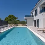 Villa Skyora *