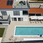 Villa Skyora *
