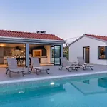 Villa Skyora *