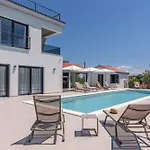 Villa Skyora *