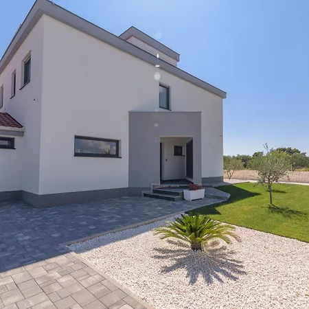 Villa Skyora *
